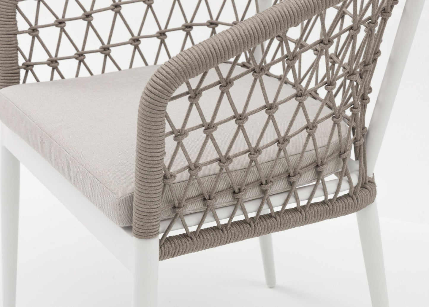 Silla de comedor Nelayan aluminio blanco cuerda greige