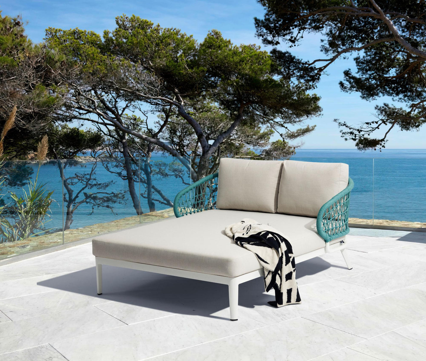 Daybed Isabela aluminio blanco y textil beige y cuerda aqua