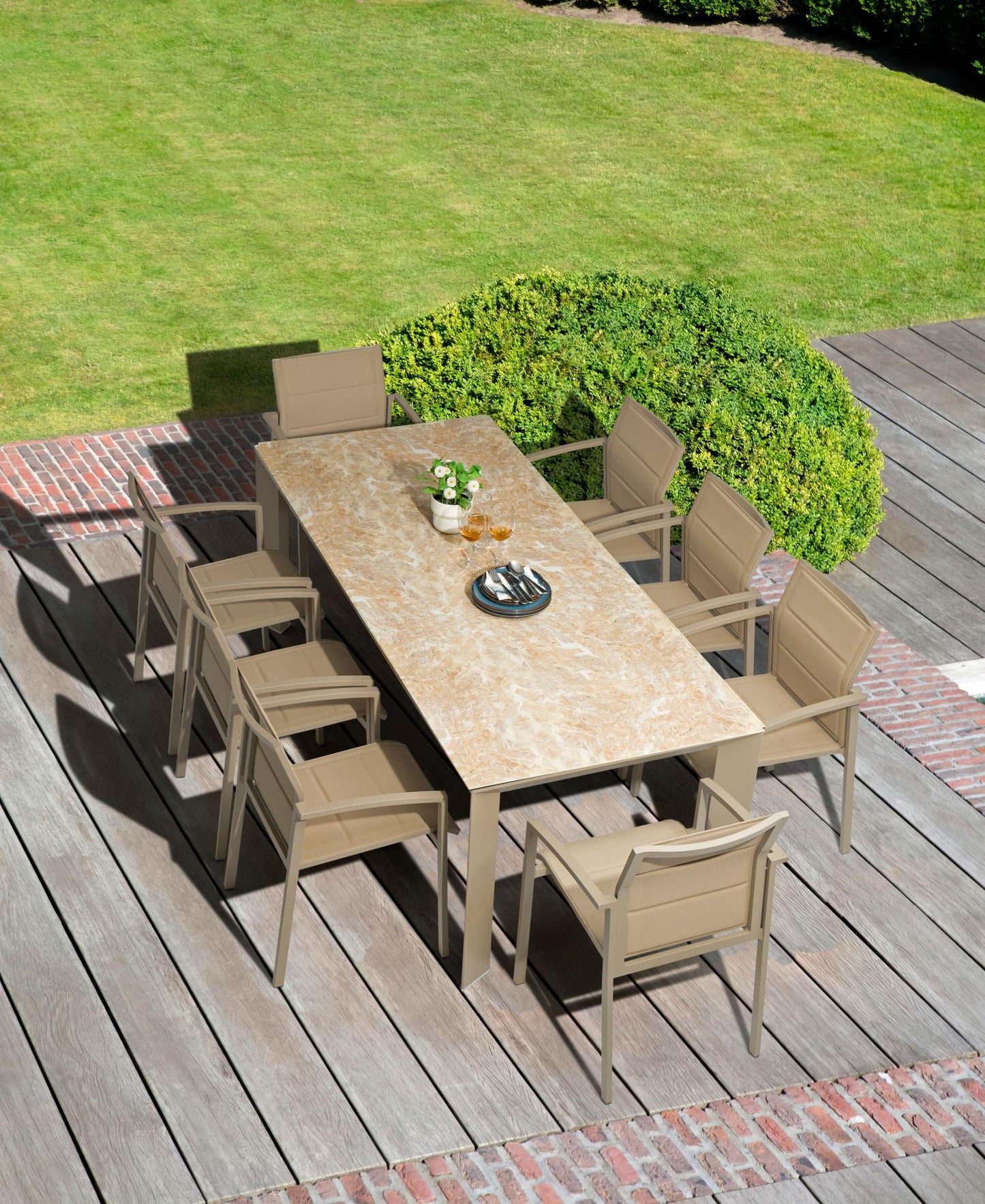 Mesa de comedor Orick 210*90 cm aluminio taupe y cristal cerámico beige.