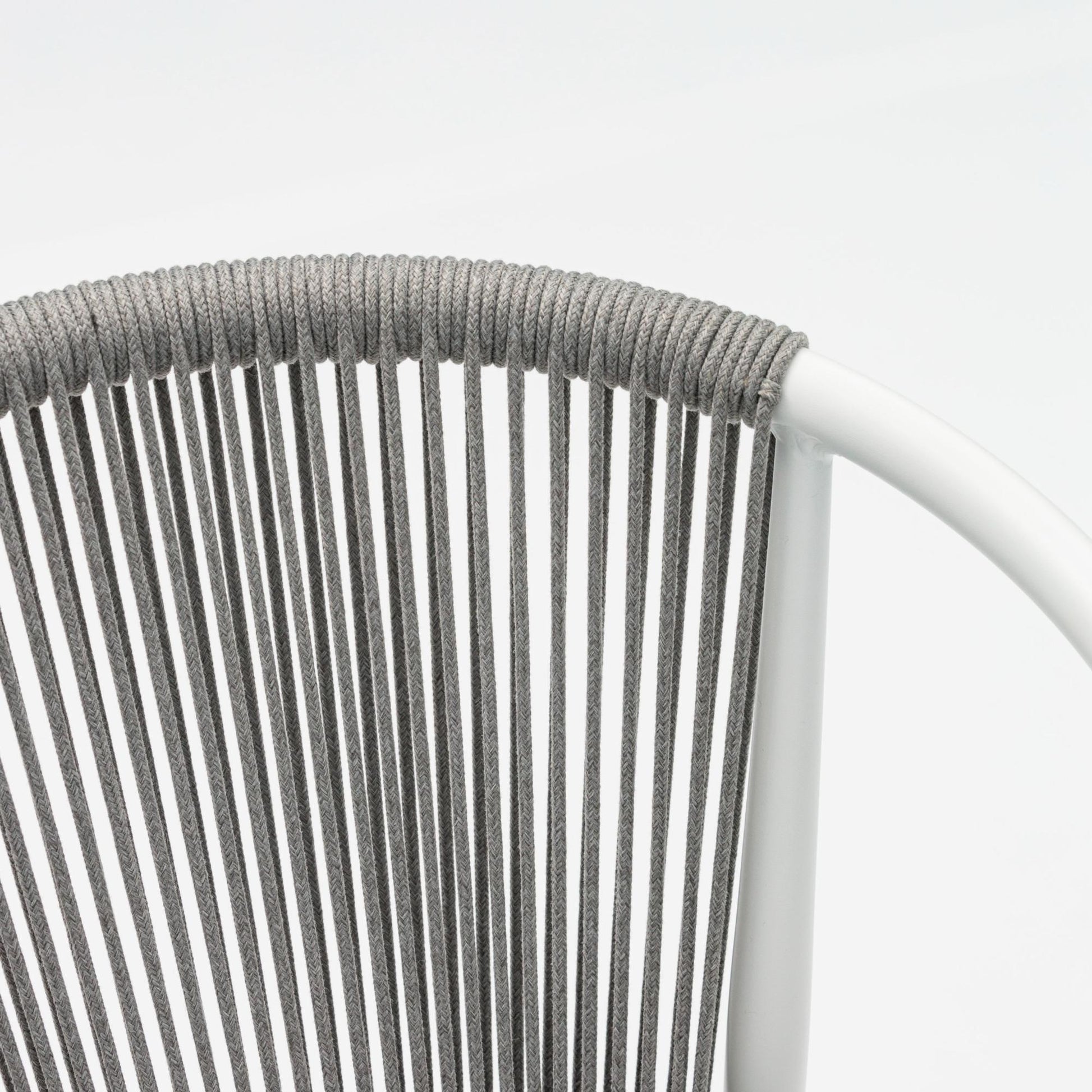 Silla de comedor Moana aluminio blanco con cojín gris claro