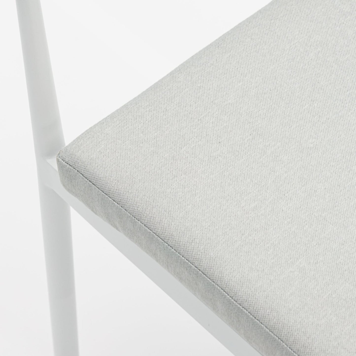 Silla de comedor Moana aluminio blanco con cojín gris claro