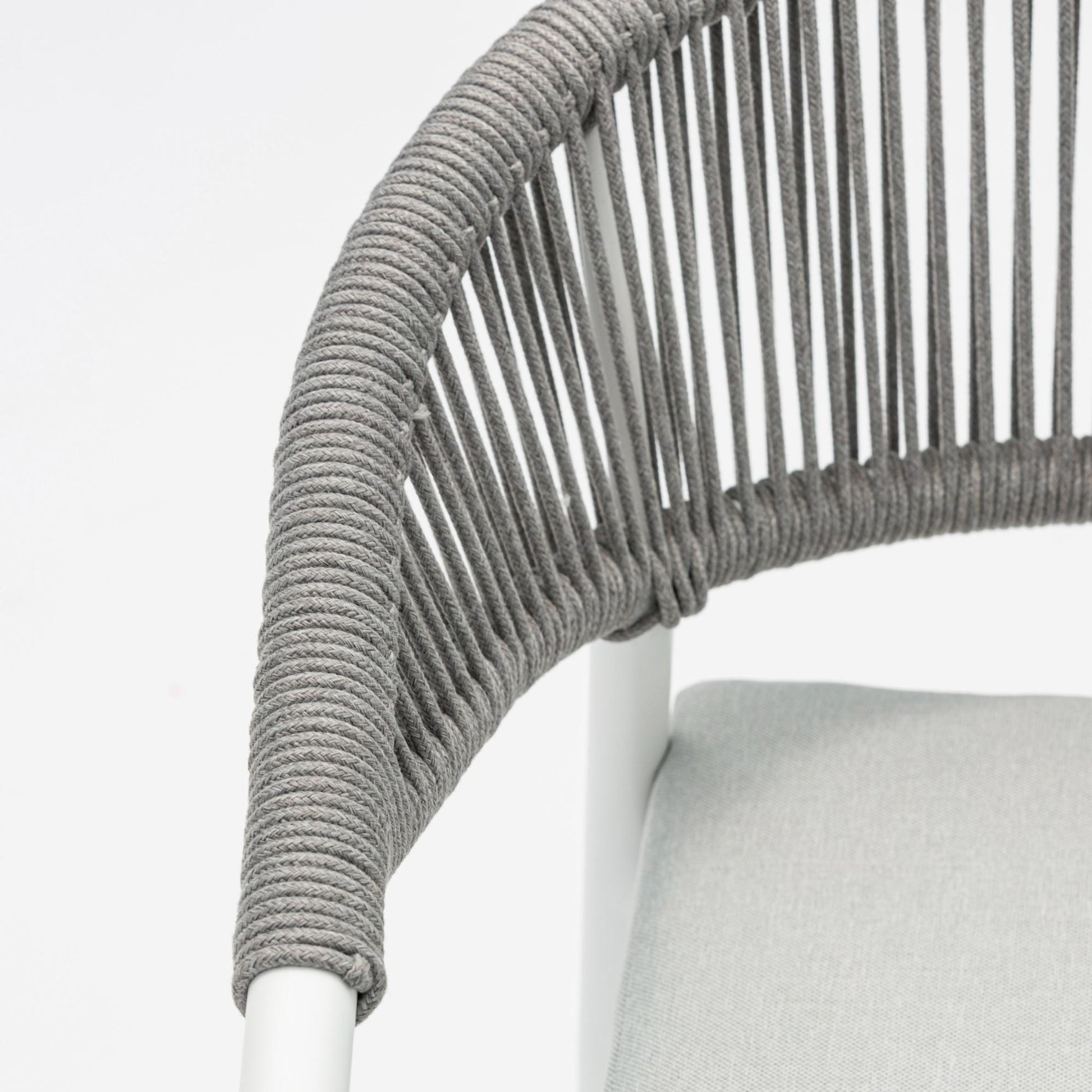 Silla de comedor Ross aluminio blanco con cojín gris claro
