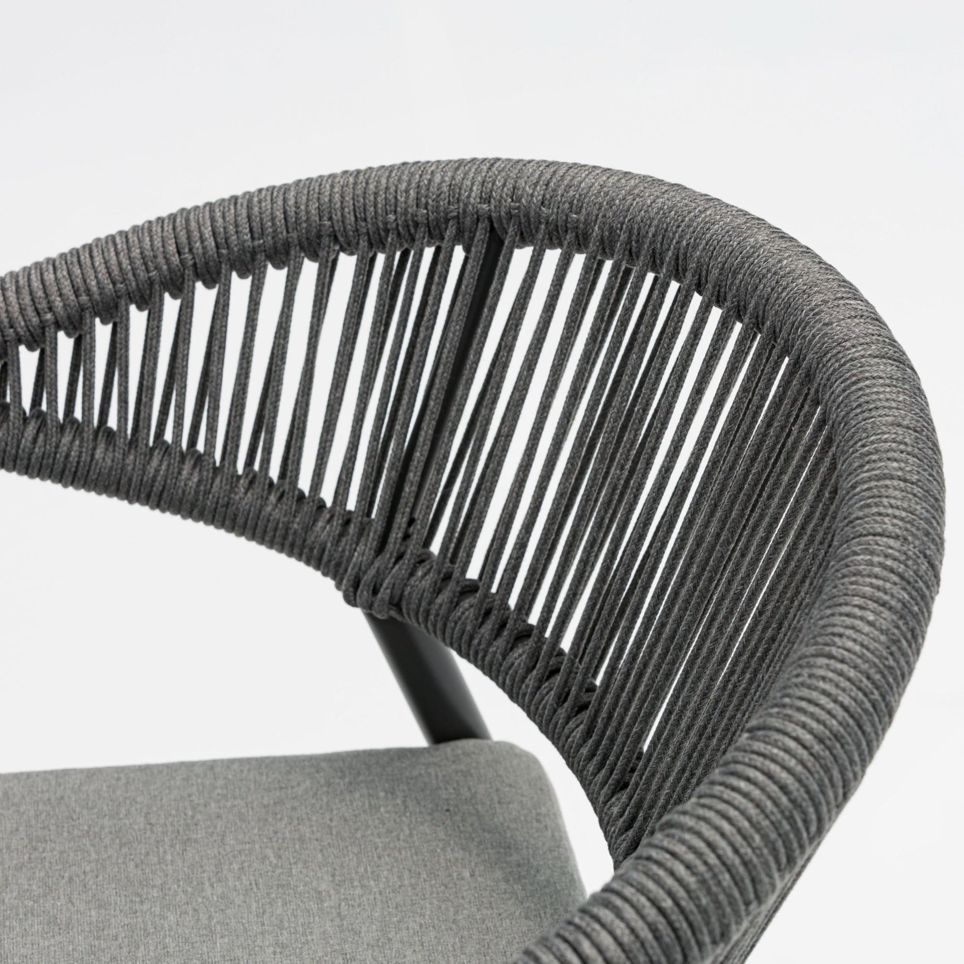 Silla de comedor Ross aluminio antracita cojín gris medio.