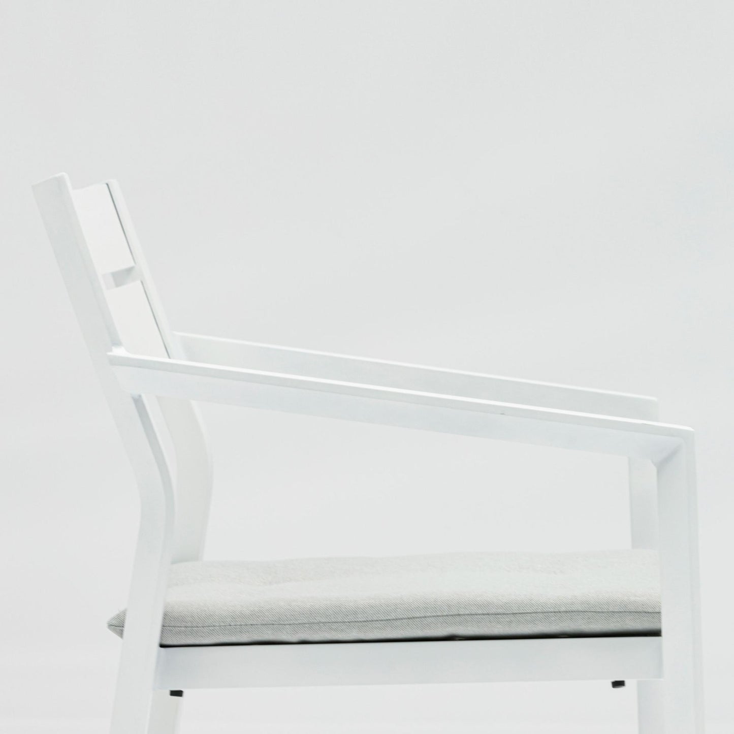 Silla de comedor Boori aluminio blanco con cojín gris claro