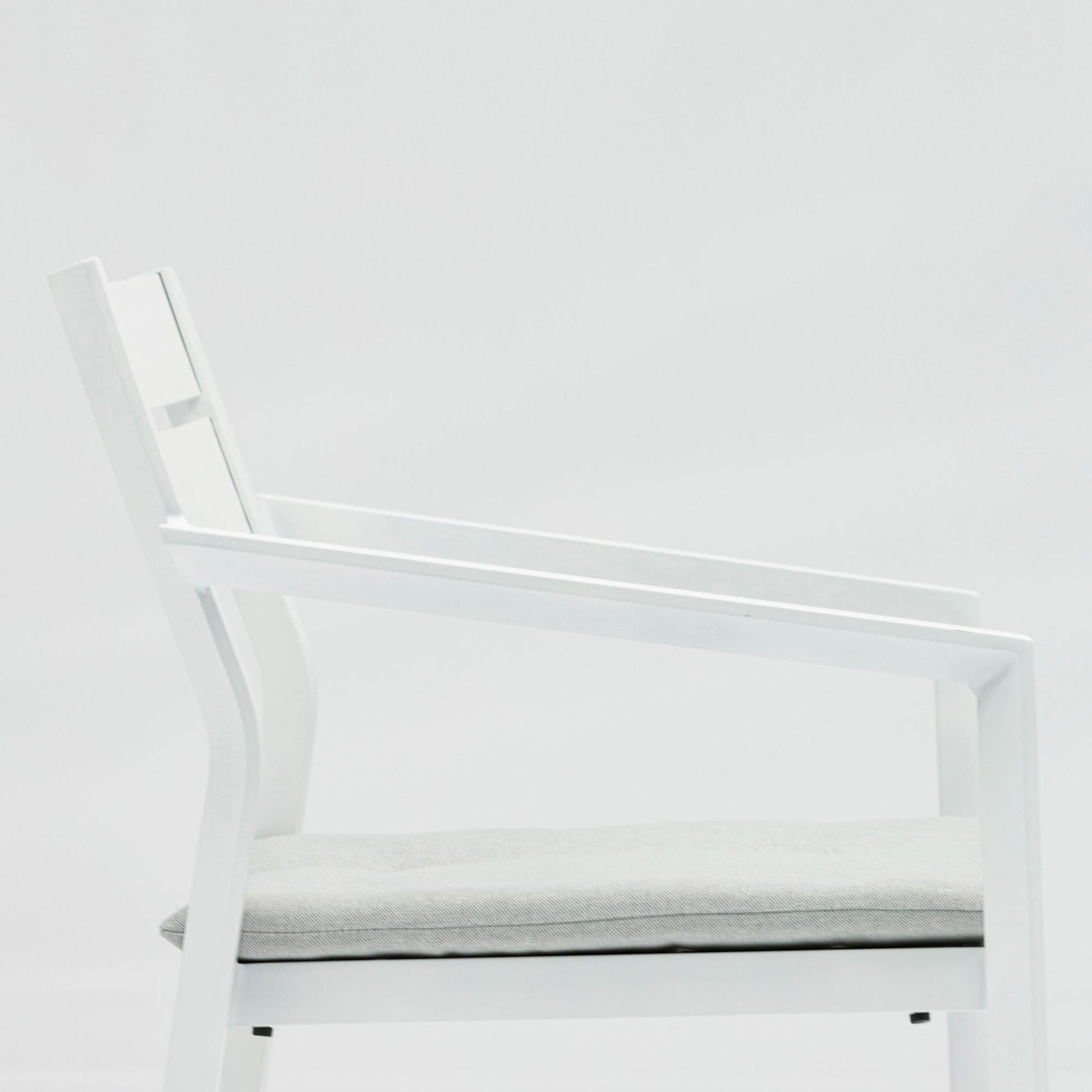 Silla de comedor Boori aluminio blanco con cojín gris claro