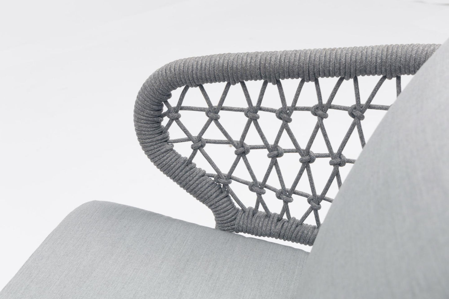 Sillón de comedor Isabela aluminio blanco y textil gris claro
