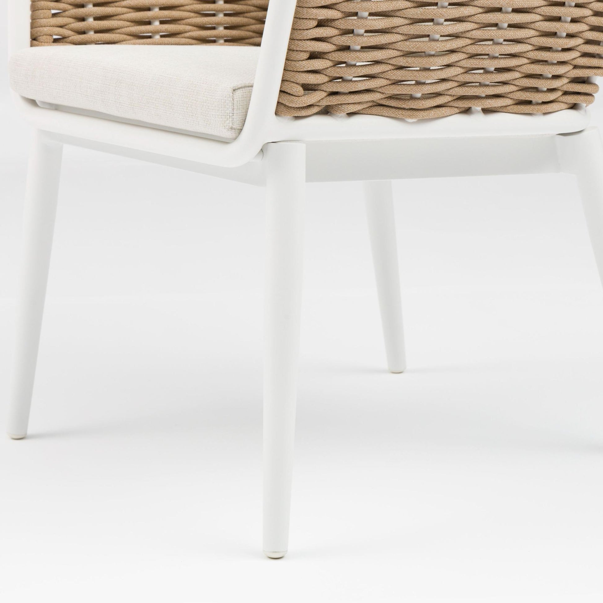 Sofá 1 plaza Irvine aluminio blanco y cuerda taupe cojín  beige