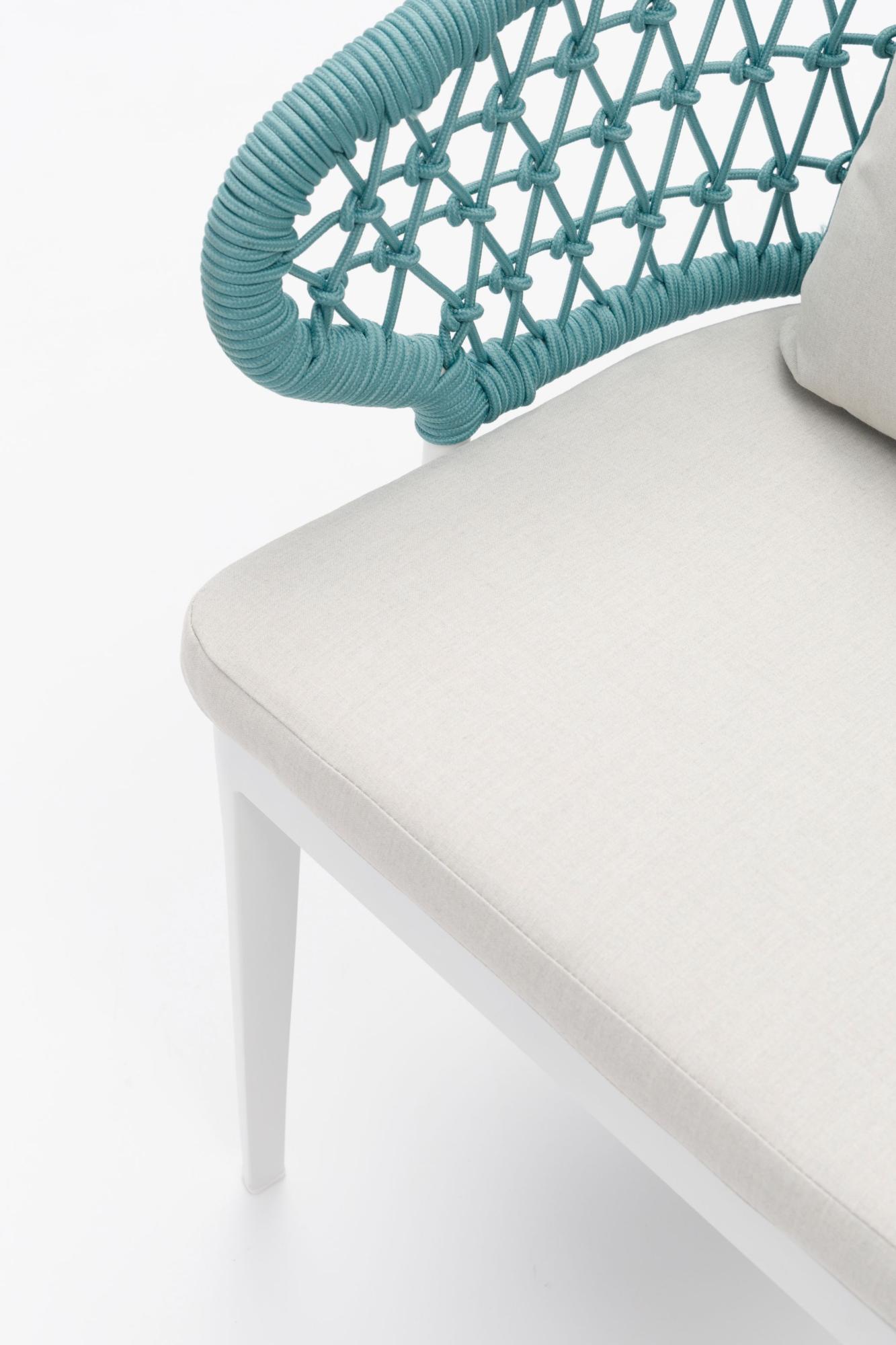 Sillón de comedor Isabela aluminio blanco y textil beige cuerda aqua.
