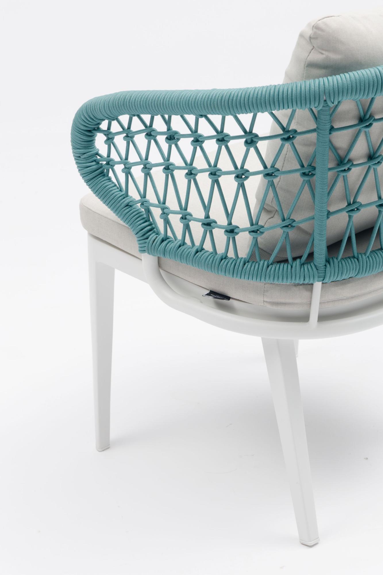 Sillón de comedor Isabela aluminio blanco y textil beige cuerda aqua.