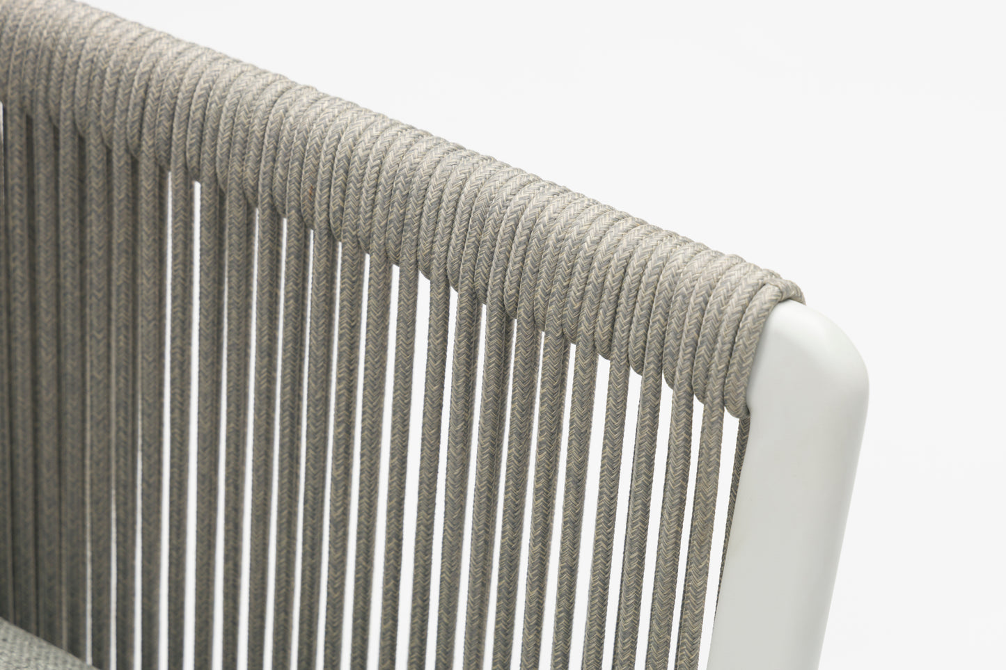 Sofá 1 plaza Silai aluminio blanco textil gris medio