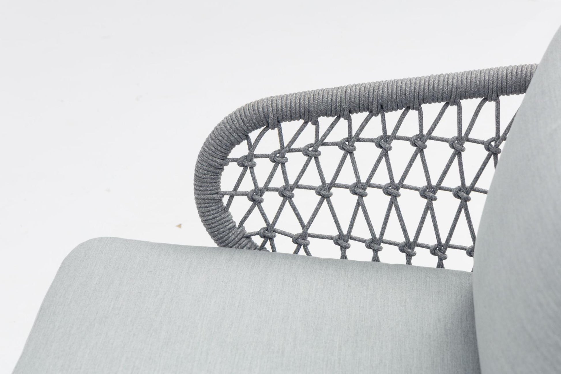 Sofá 3 plazas Isabela aluminio blanco textil gris claro