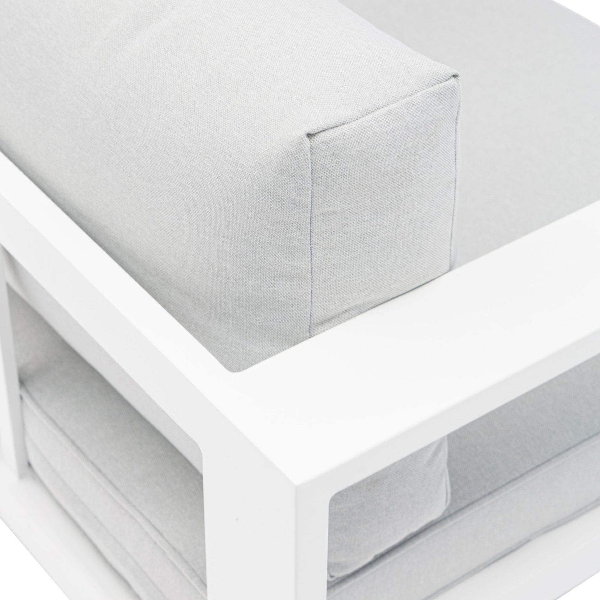 Sofá 1 plaza Niland aluminio blanco y cojinería gris claro