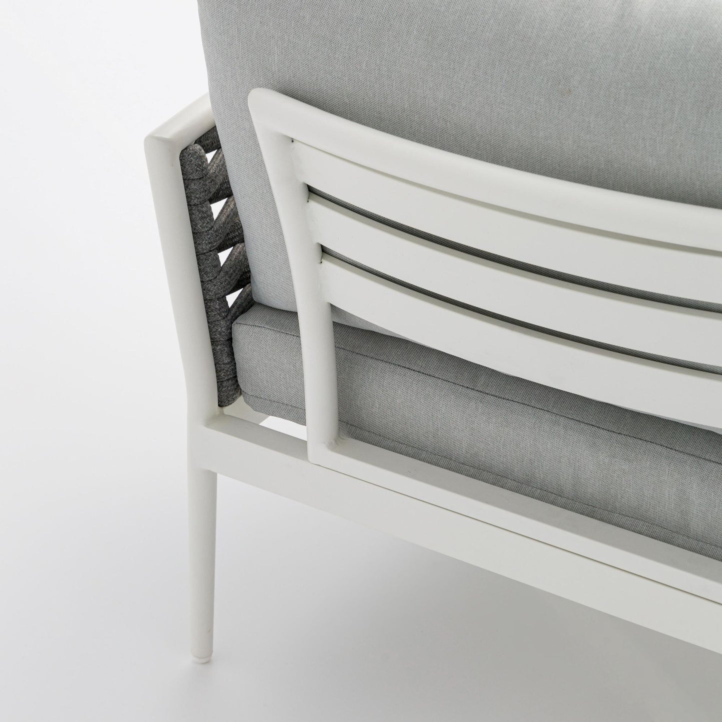 Sofá 2 plazas Walga aluminio blanco cojín gris claro