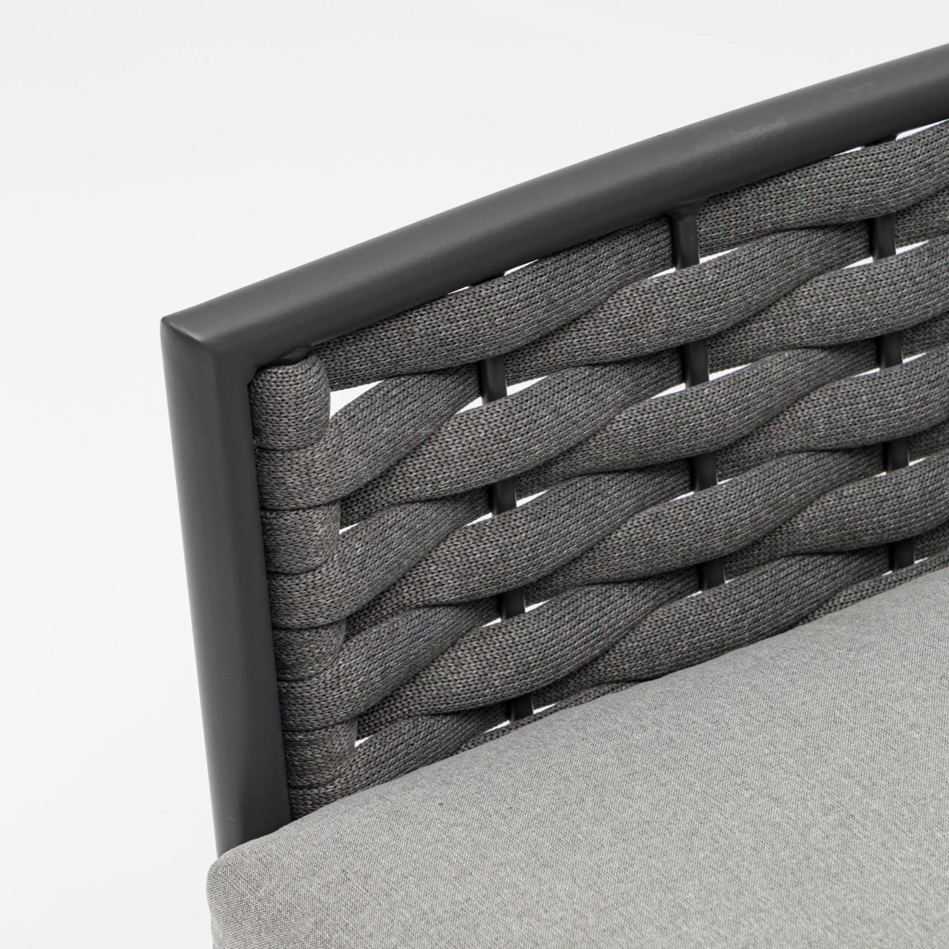 Sofa 1 plaza Walga aluminio antracita cojin gris oscuro.