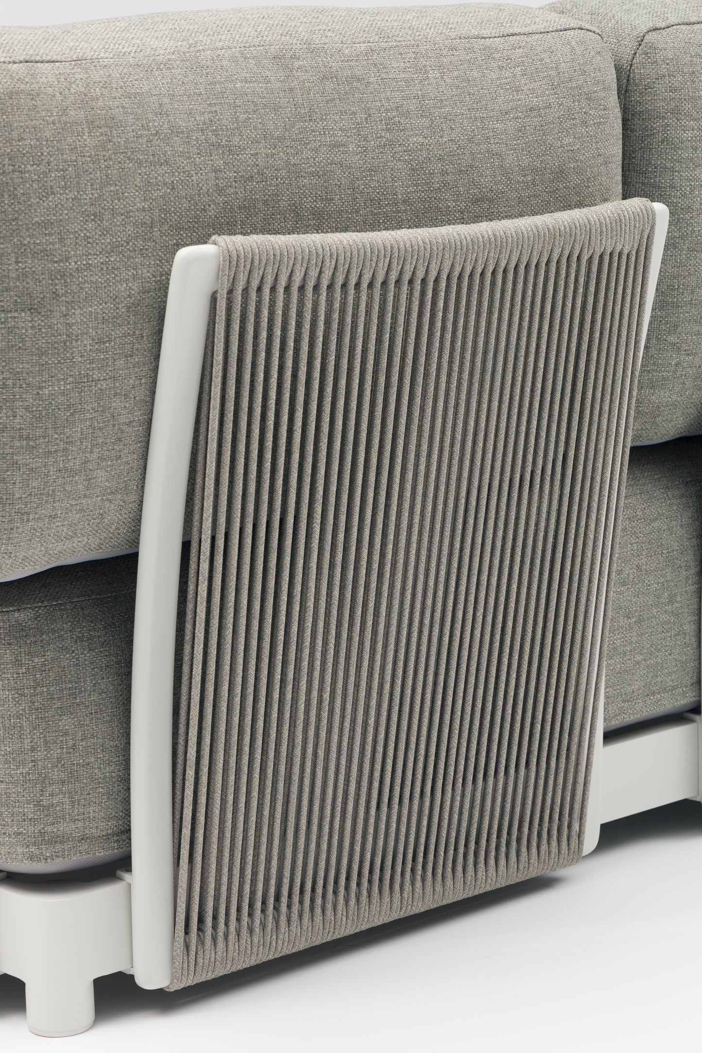 Sofá 2 plazas Silai aluminio blanco textil gris medio