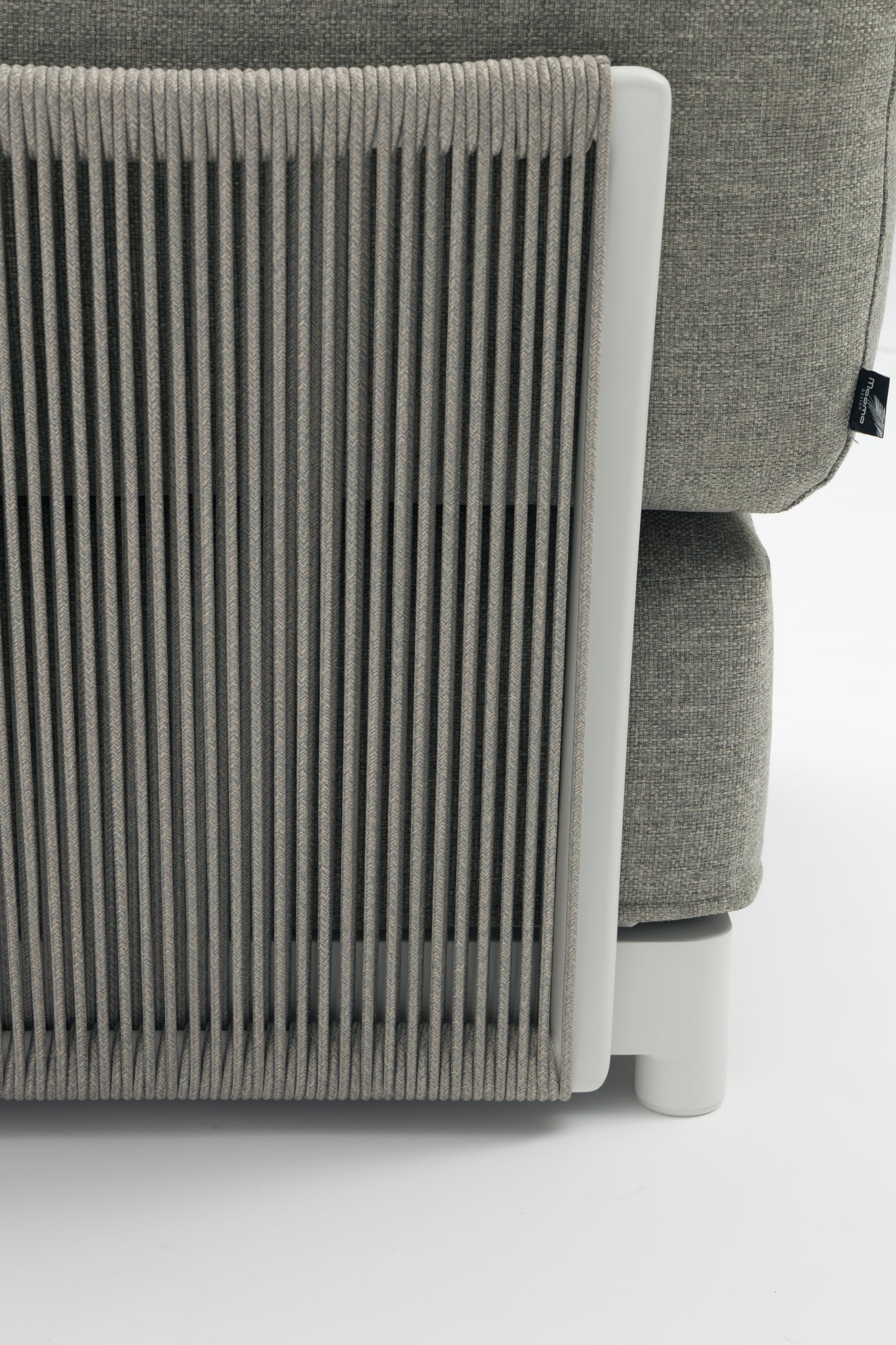 Sofá 1 plaza Silai aluminio blanco textil gris medio