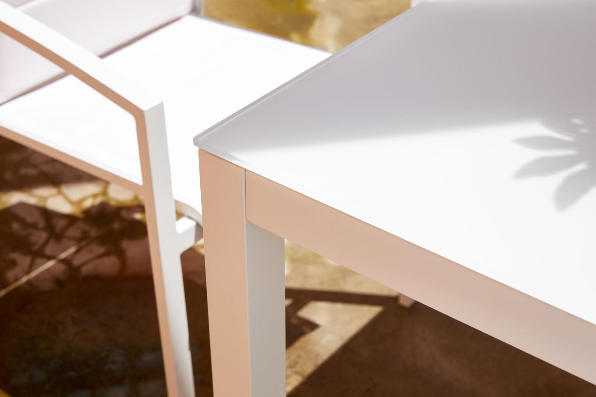 Mesa de comedor Adin 90*90 cm aluminio y cristal blanco