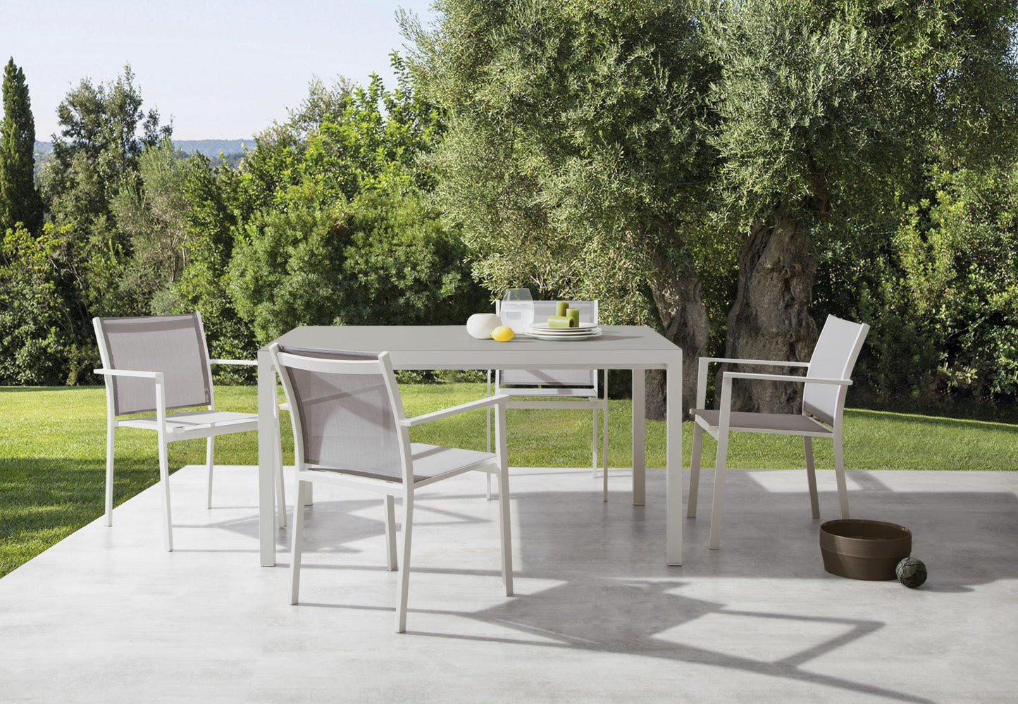 Mesa de comedor Adin 160*90 cm aluminio blanco y cristal gris claro