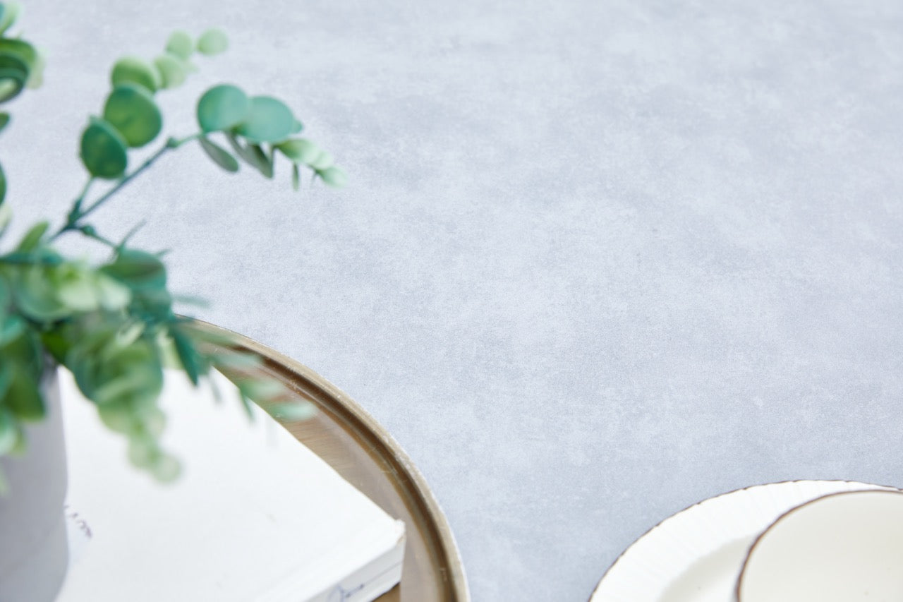 Mesa de comedor Jenner 110 cm aluminio blanco y top cristal cerámico gris claro