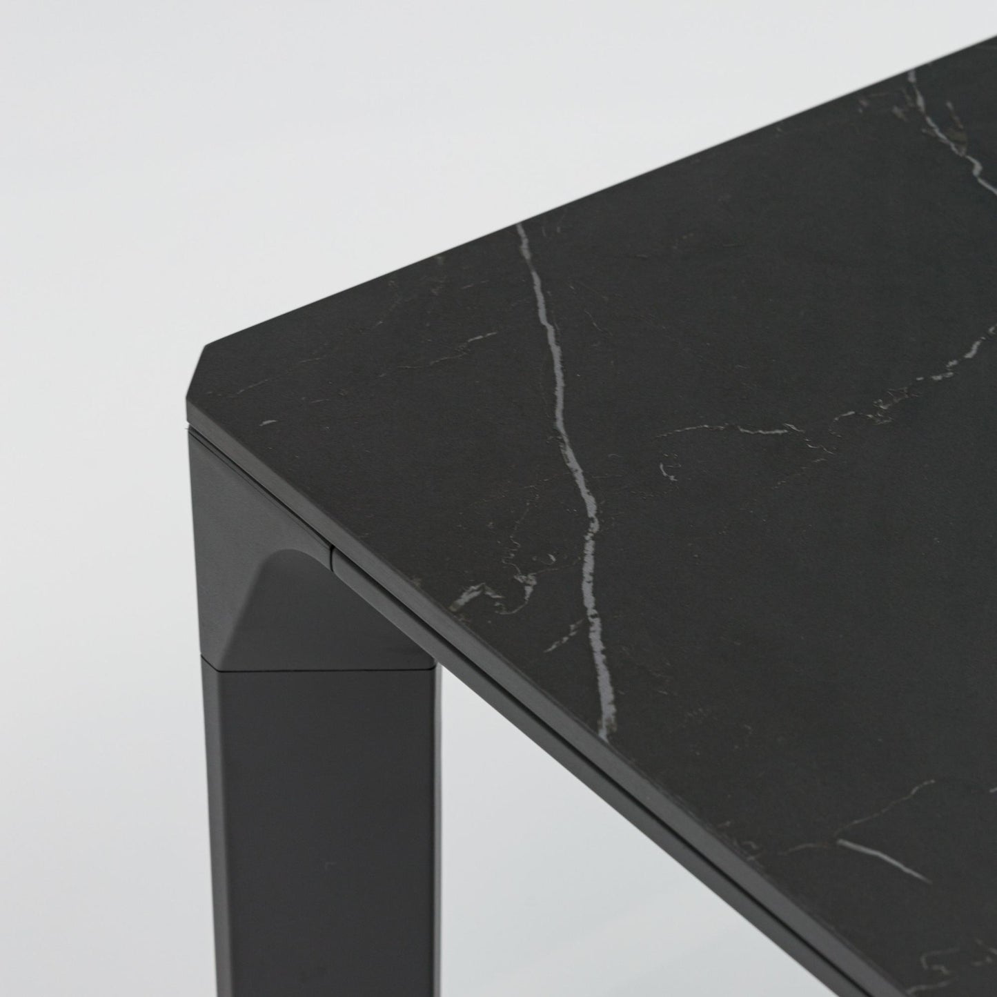 Mesa de comedor Boori 160x90 aluminio antracita top mesa porcelánico negro