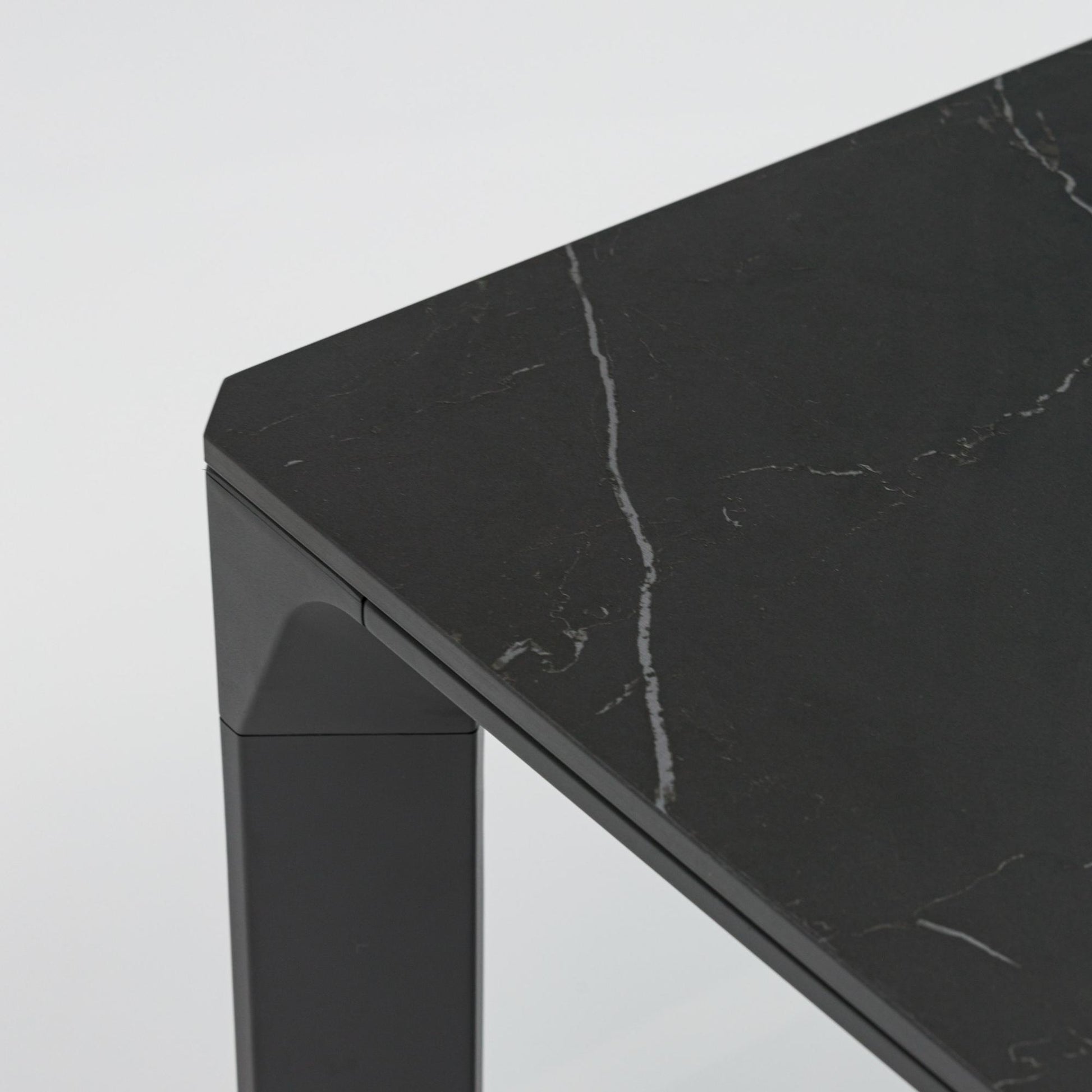 Mesa de comedor Boori 160x90 aluminio antracita top mesa porcelánico negro
