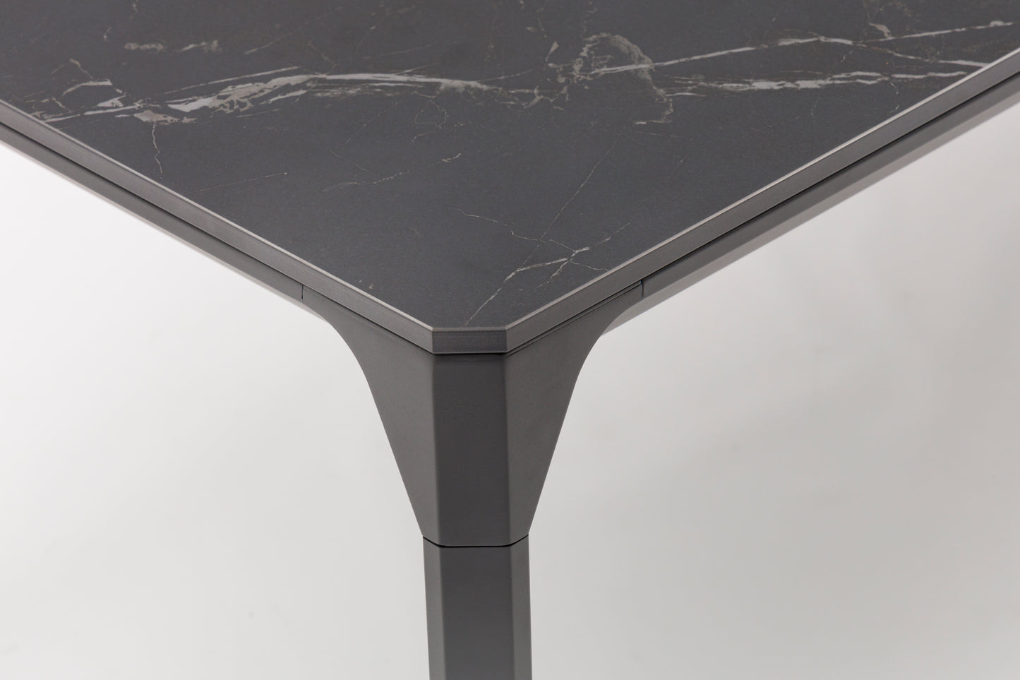 Mesa de comedor Boori 200x90 cm aluminio antracita top mesa porcelánico negro