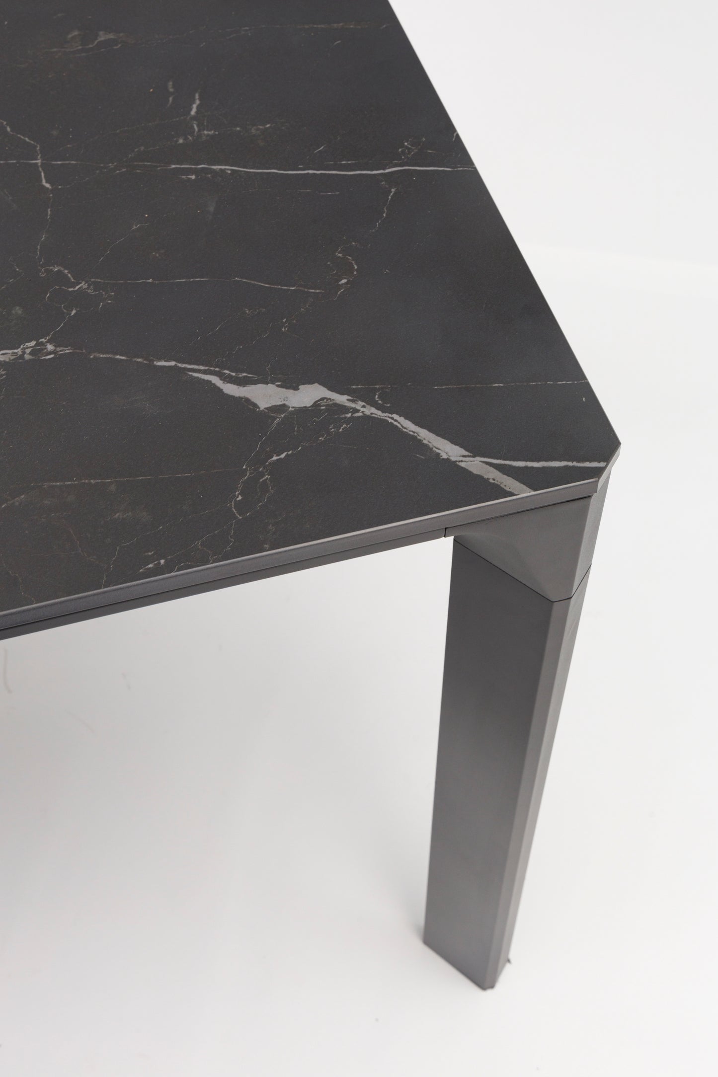 Mesa de comedor Boori 200x90 cm aluminio antracita top mesa porcelánico negro