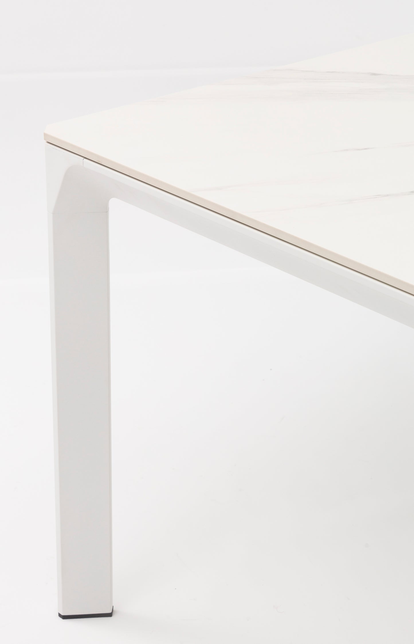 Mesa de comedor Boori 200x90 cm aluminio y top mesa porcelánico blanco