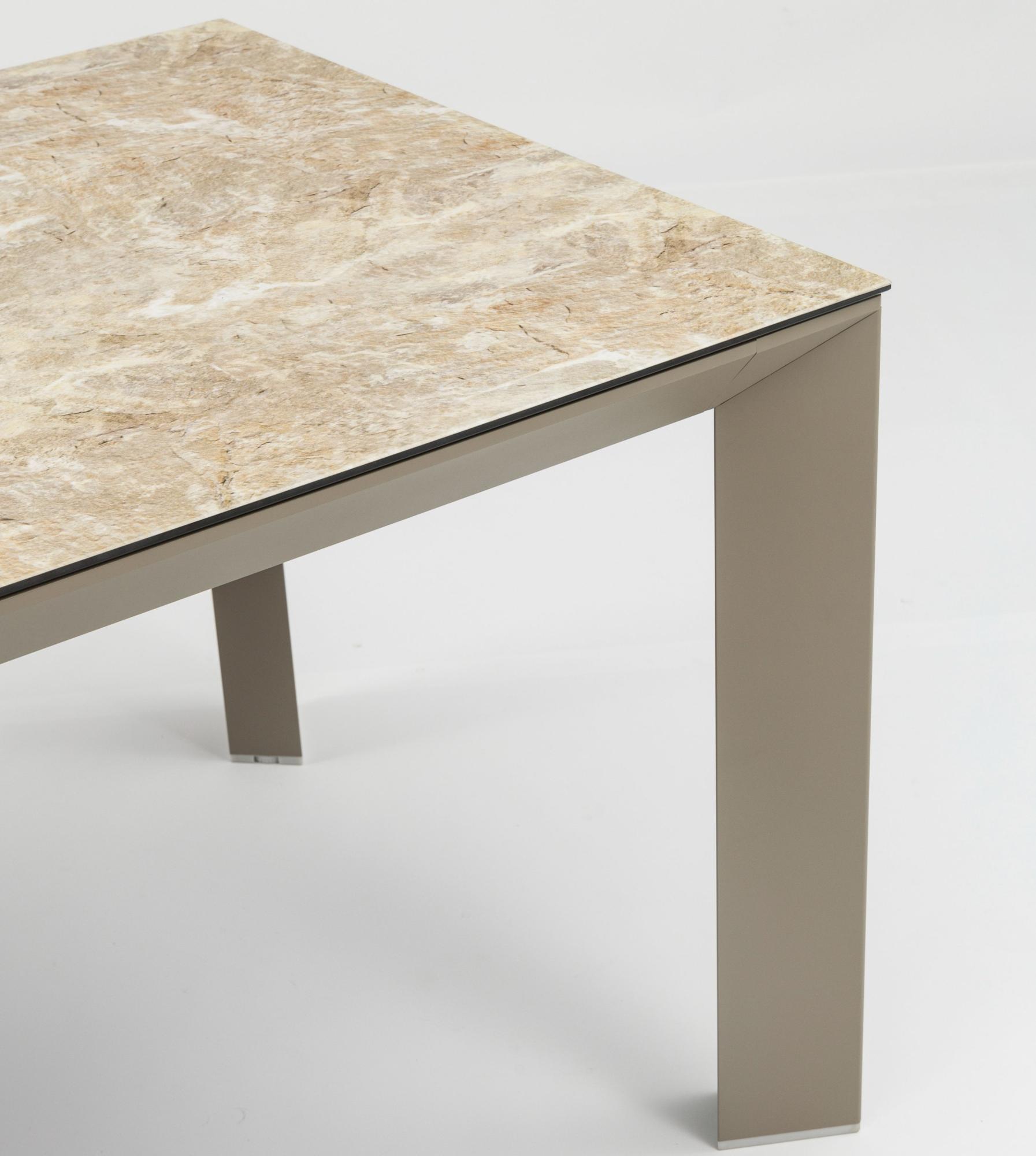 Mesa de comedor Orick 210*90 cm aluminio taupe y cristal cerámico beige.
