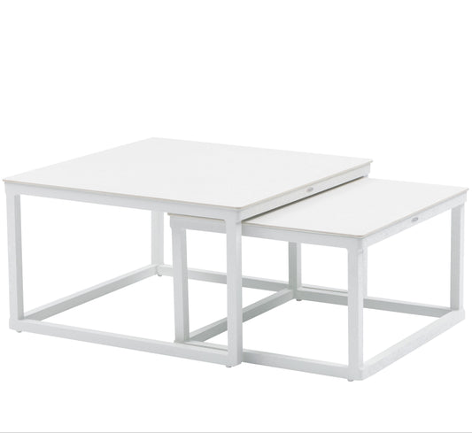 Set mesas auxiliares Silai aluminio blanco top porcelánico beige.
