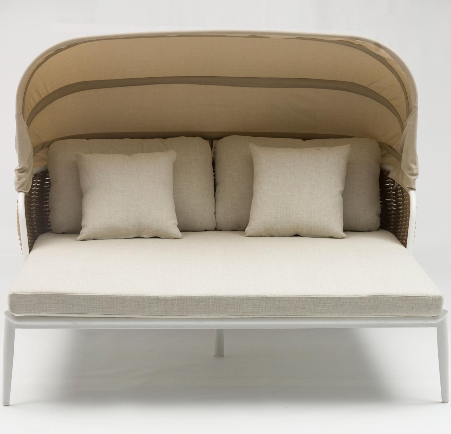 Daybed Irvine aluminio blanco cuerda taupe cojín beige top en textil beige claro.