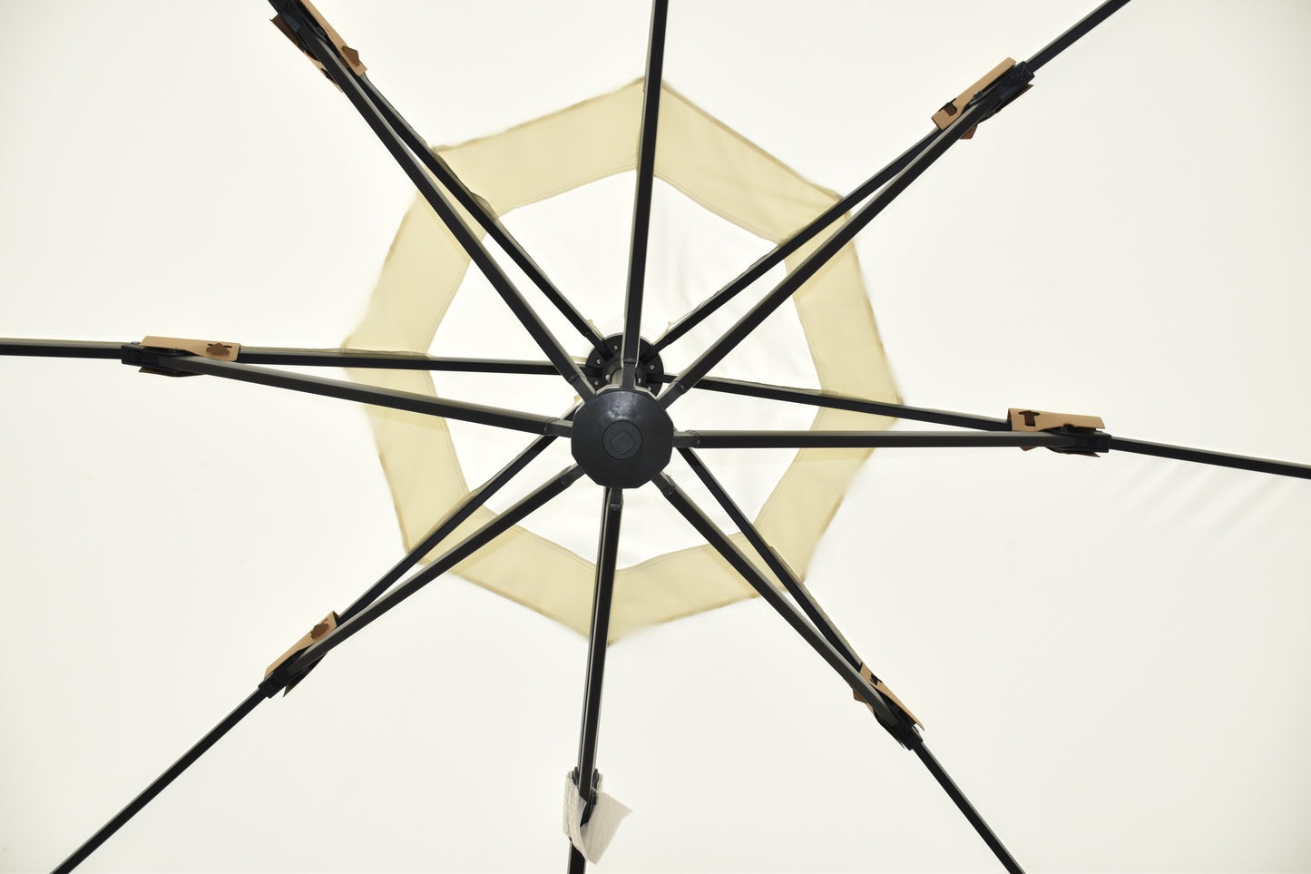 Sombrilla Kioto octogonal Ø 350 cm con pie lateral y base rellenable de 150 kg