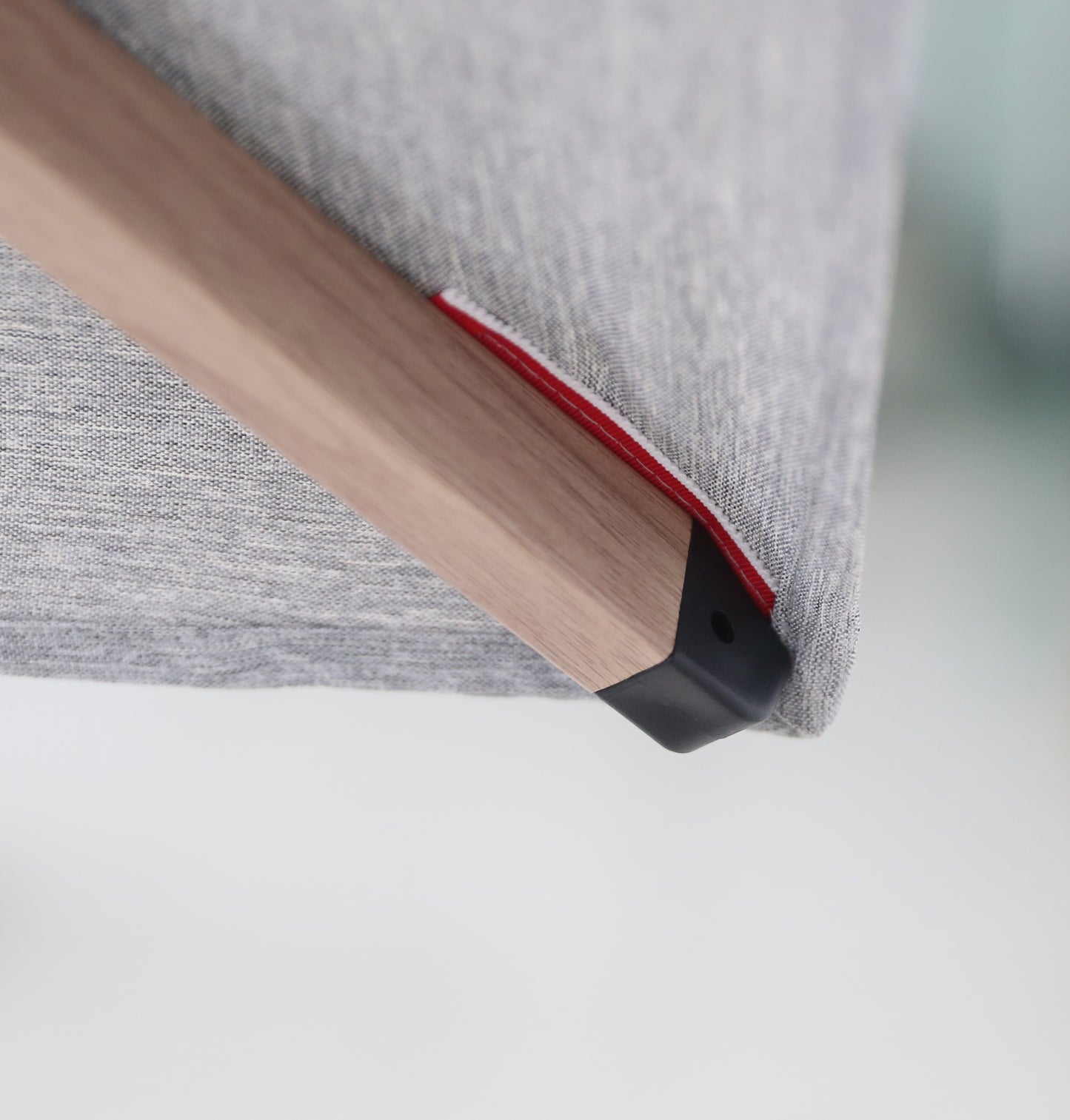 Sombrilla Mitras 350x350 cm pie lateral con base rellenable de 150 kg.