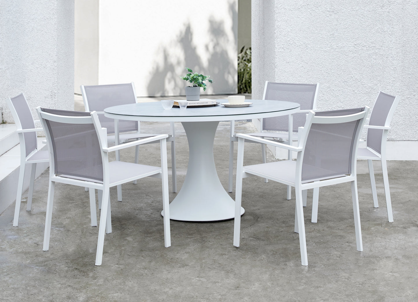 Mesa de comedor Jenner 110 cm aluminio blanco y top cristal cerámico gris claro