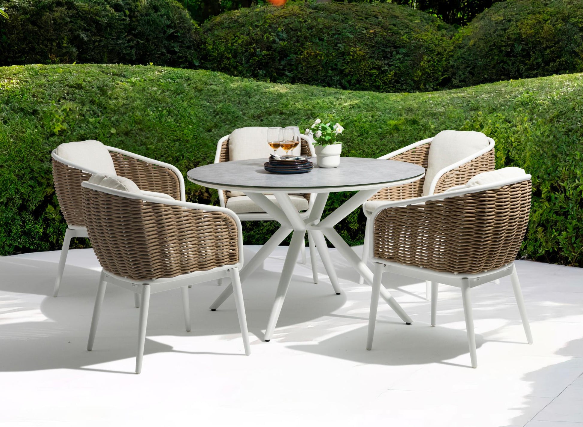 Mesa redonda Orick Ø 120 cm aluminio blanco cristal cerámico gris claro.