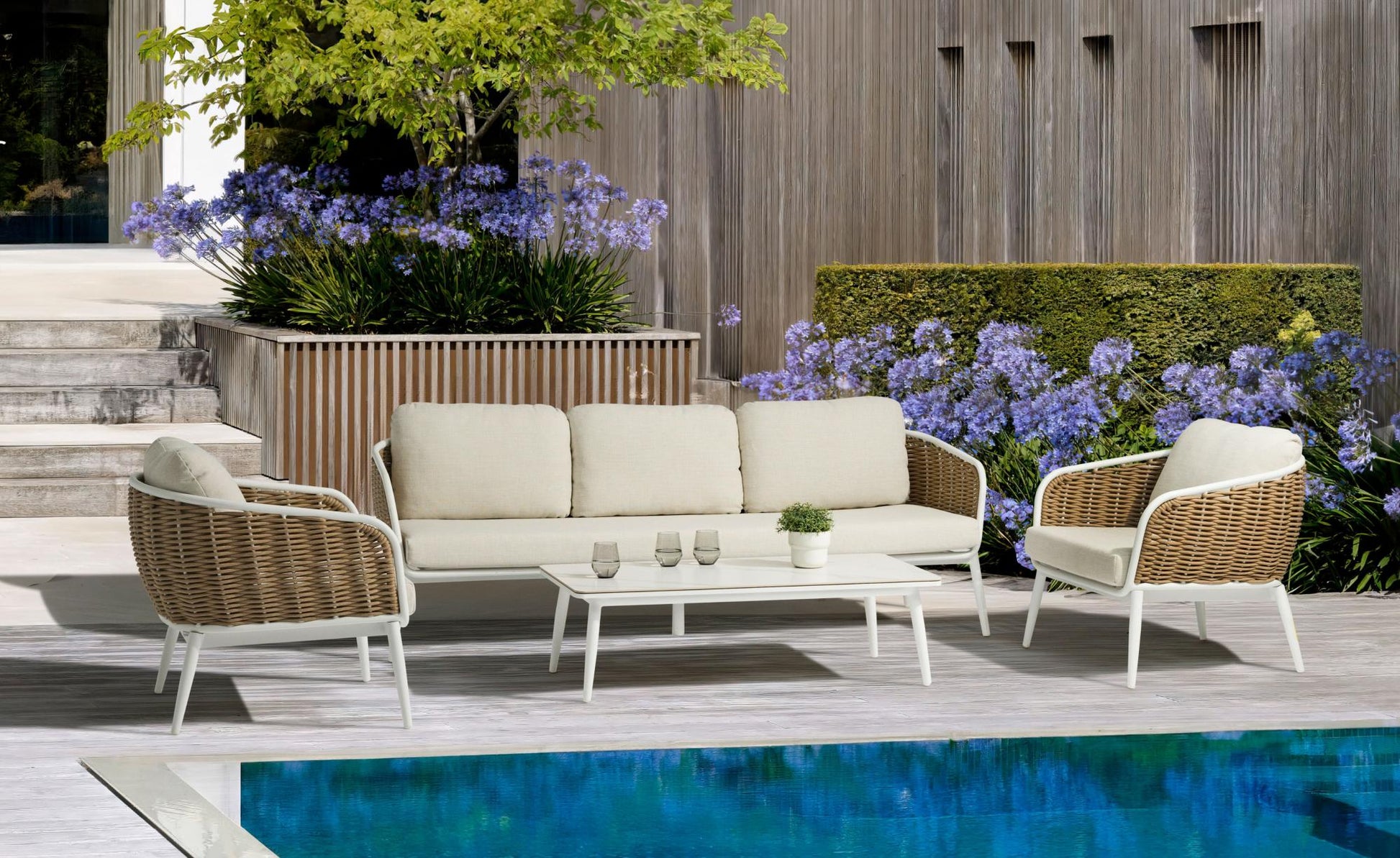 Sofá 1 plaza Irvine aluminio blanco y cuerda taupe cojín  beige