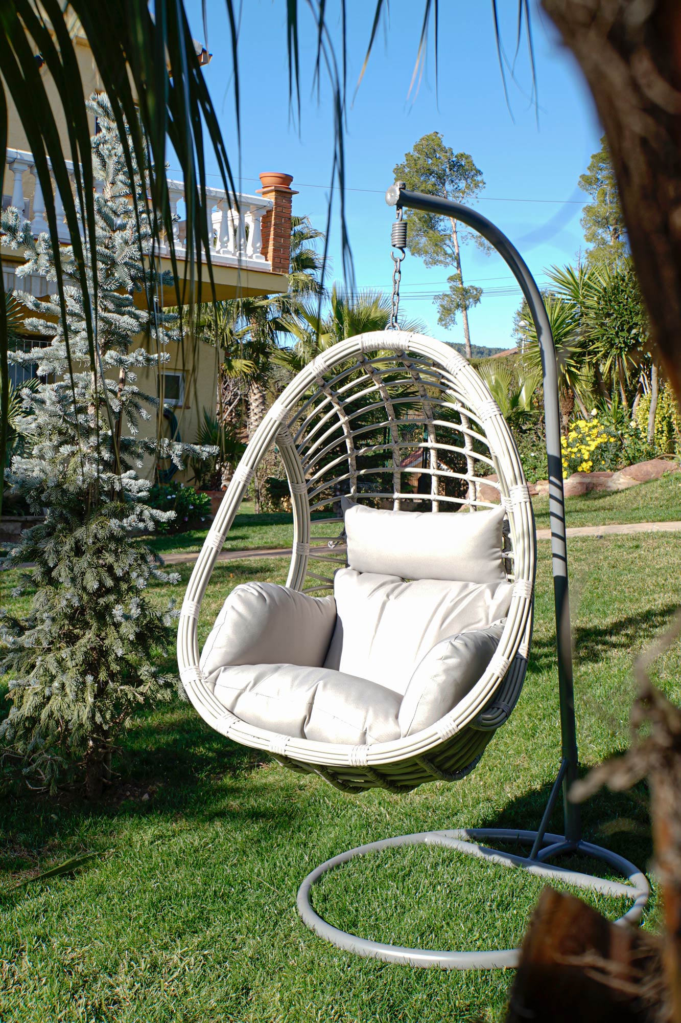 Sillón Colgante 1 Plaza Ratán Sintético Gris con Base y Cojín