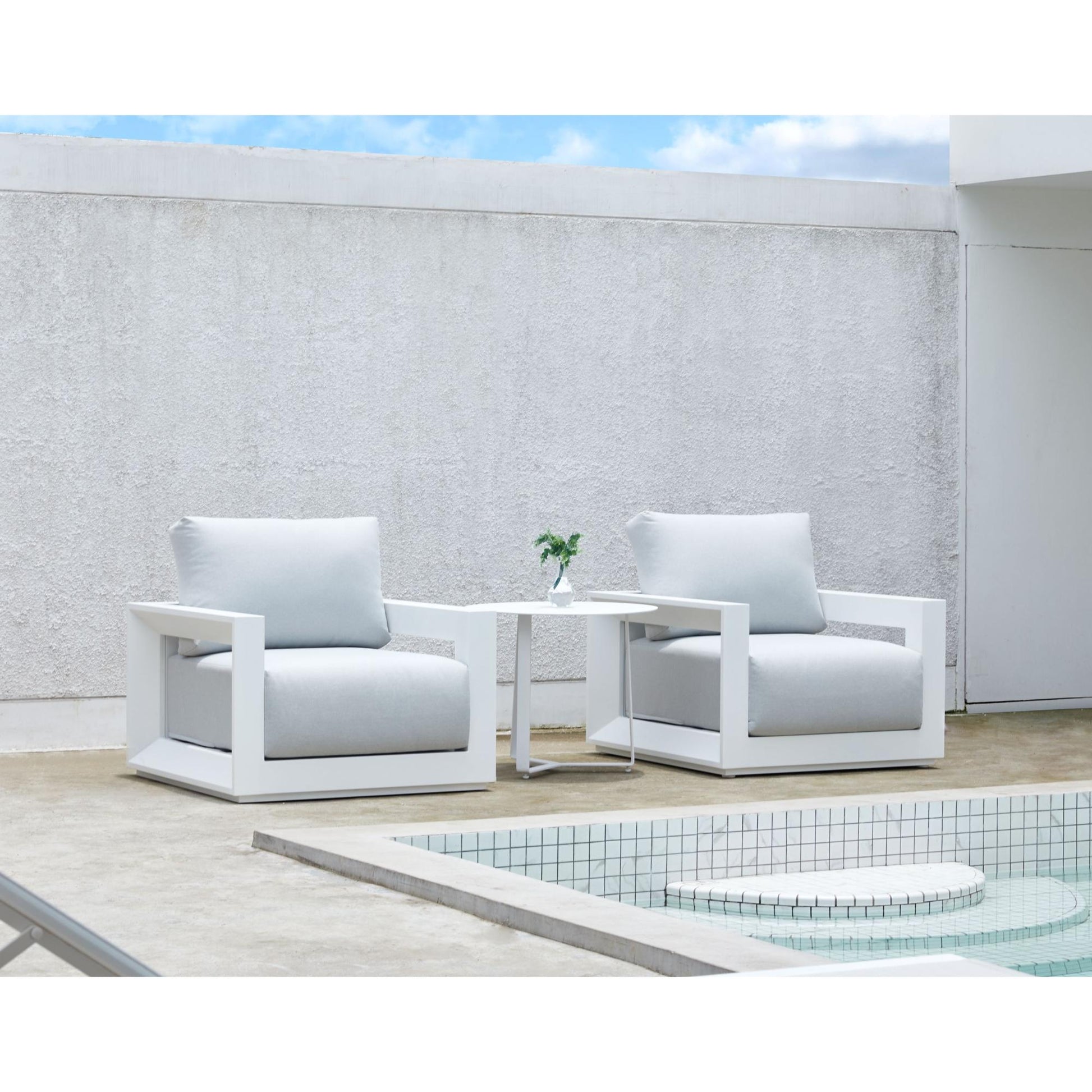 Sofá 1 plaza Onix aluminio blanco cojinería gris claro