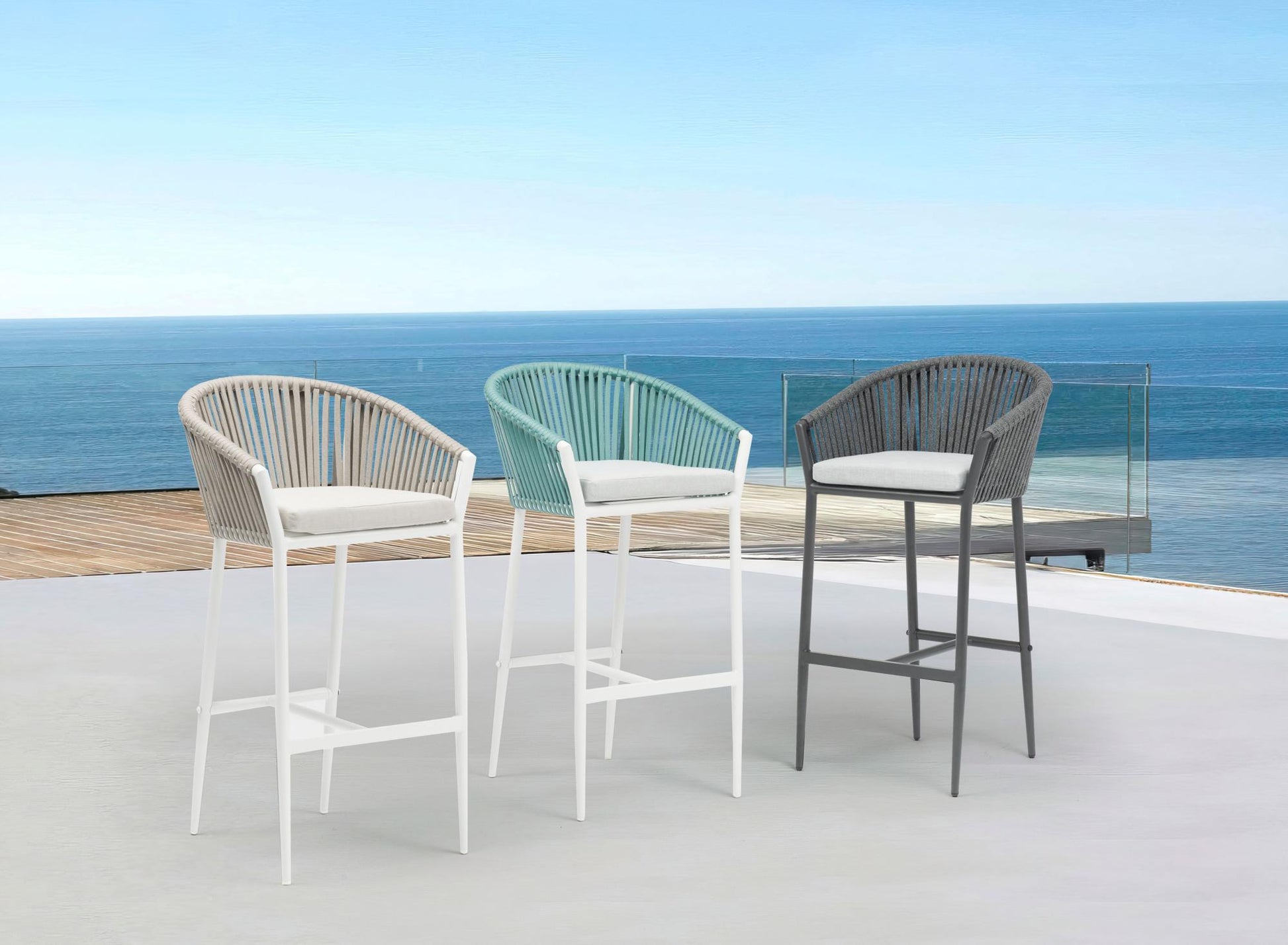 Sillón para barra de bar Ukiah aluminio blanco con cuerda y cojín greige